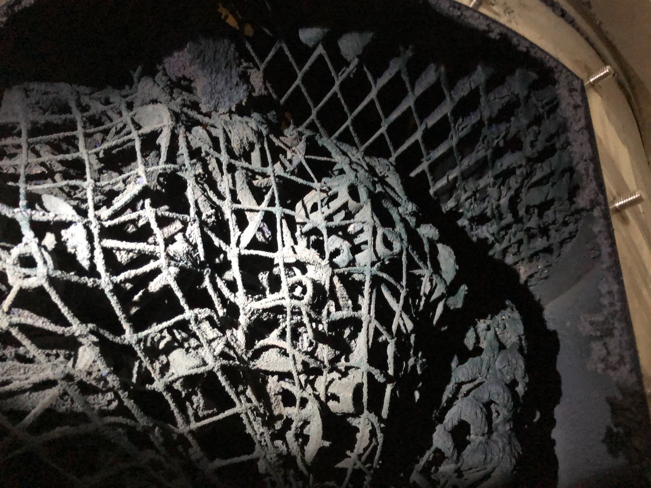 塗装ブースに粉塵付着例