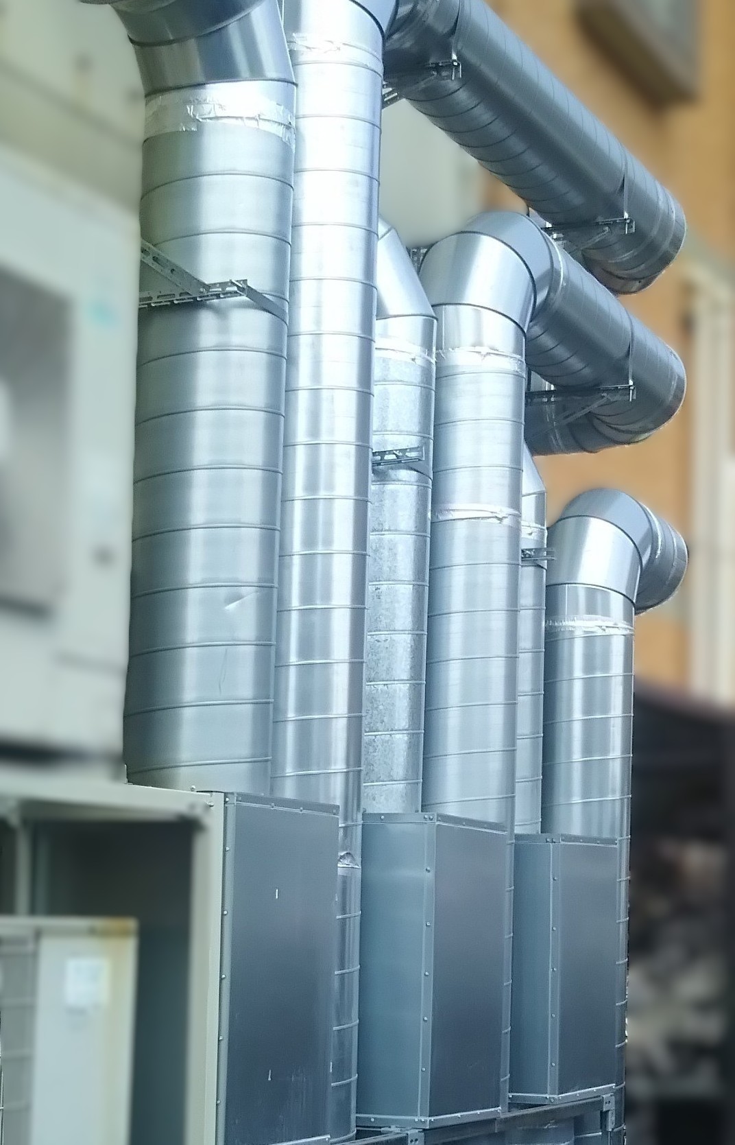 ダクト内のスラッジ掃除は大変