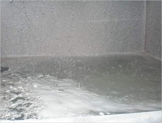 水には塗料は溶け込まない