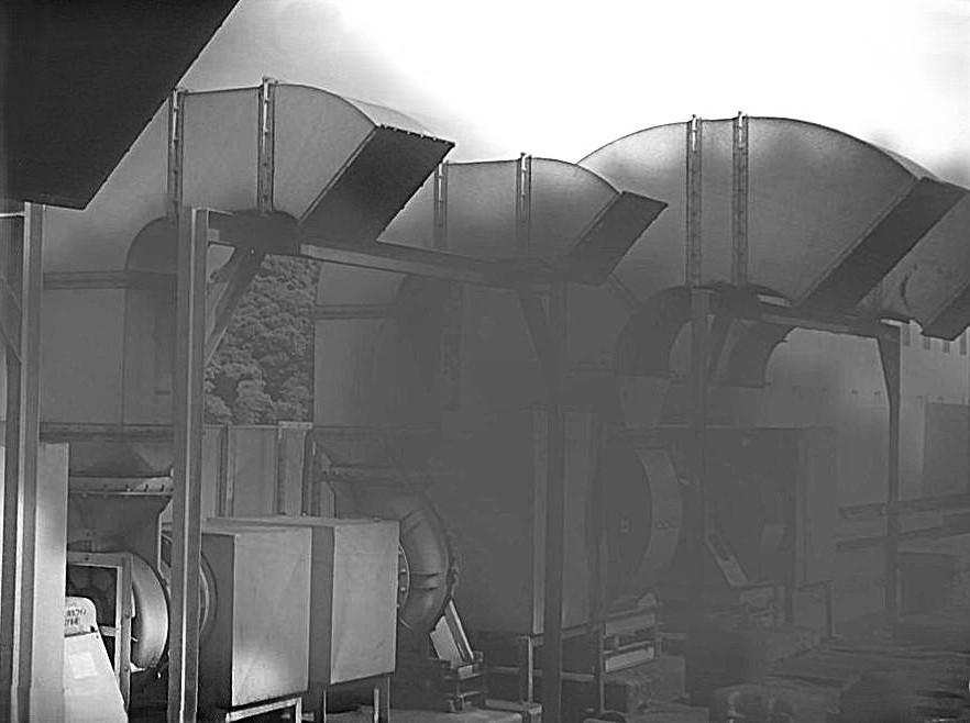 塗装工場からミスト、粉じん排気