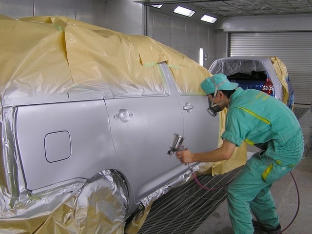 丁寧な塗装作業
