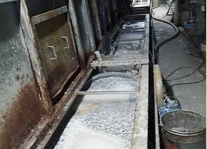 水で回収された塗料カス